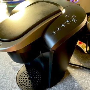 BUNDLE- Keurig K-select coffee maker + more